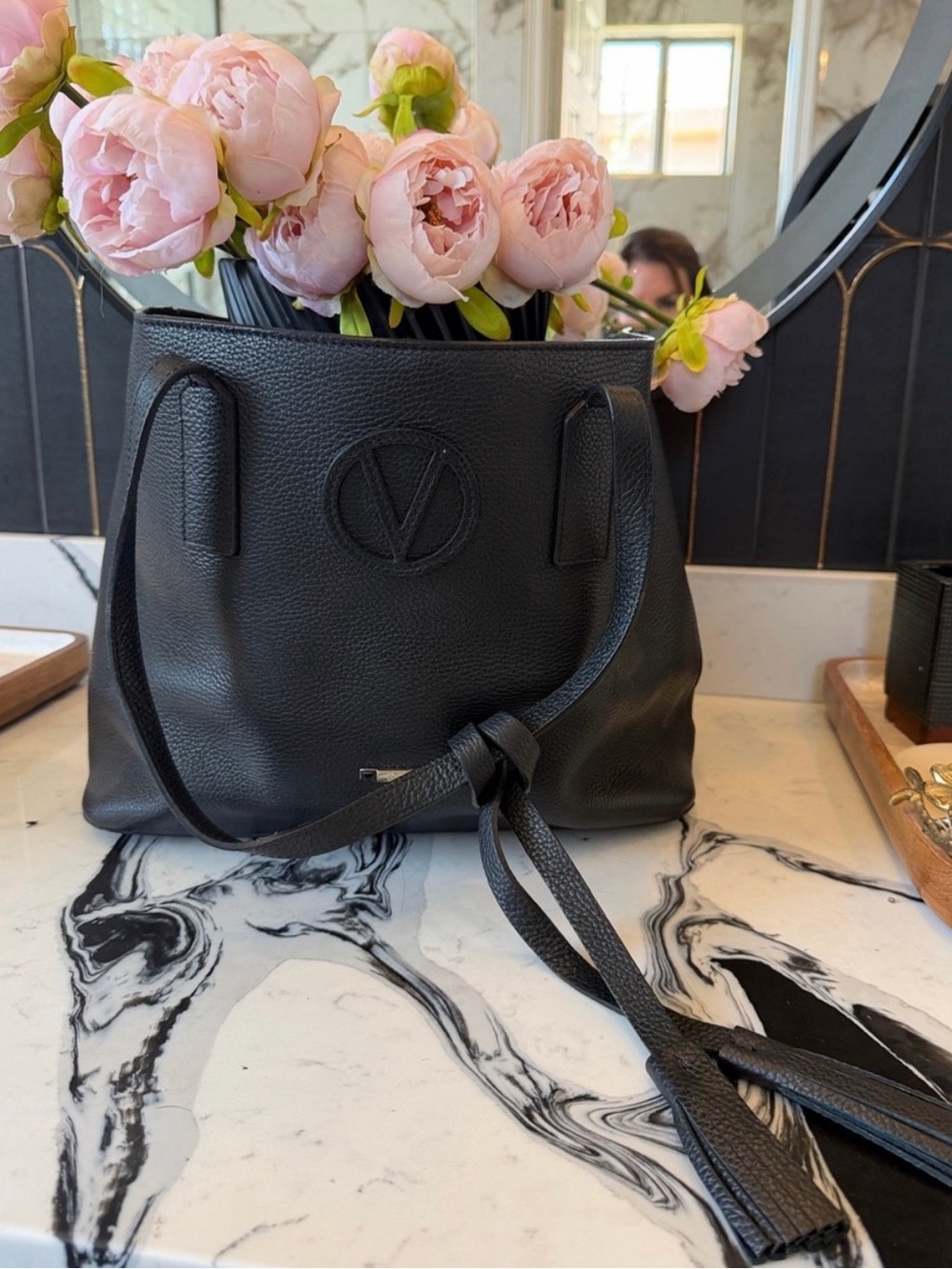 Valentino Black pebble tote bag with taBlack Leather Tote Bag Tassel Detail